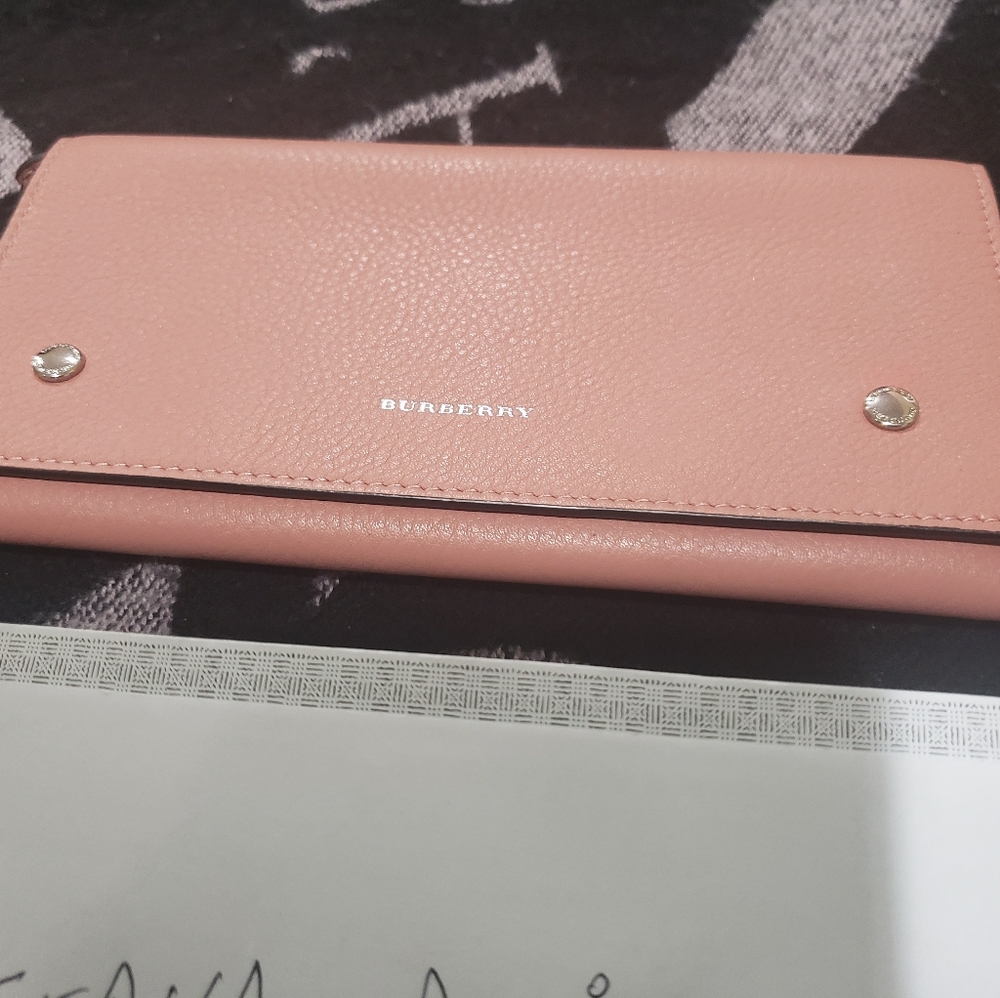 Burberry pink pebble wallet